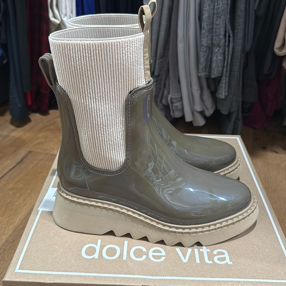 Dolce Vita rain boot